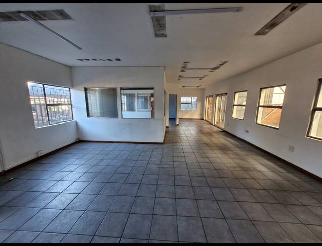 790M² FACTORY TO LET IN JET PARK